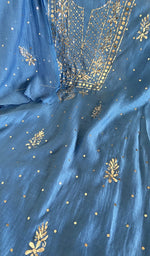 Kurta front laid out with the dupatta over it
