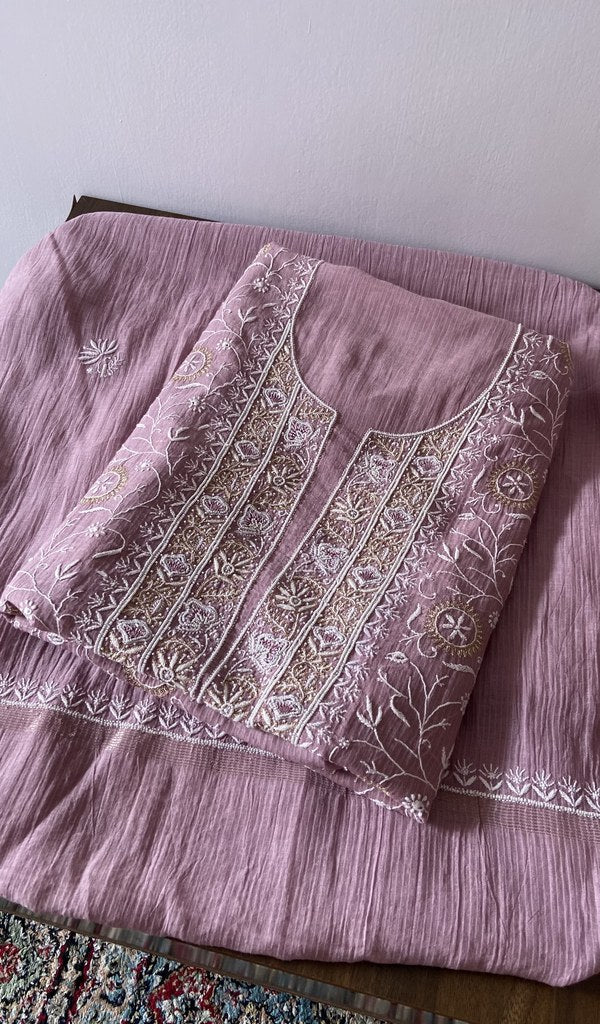 The set folded, kurta over dupatta