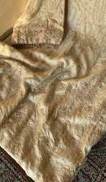 Beige tussar silk kurta, close view of the embroidery