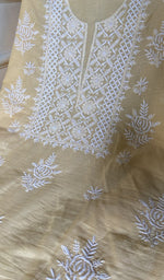 fine contrast chikankari across the body of the kurta