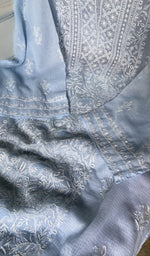 close view of the do taar and teen taar jaaldar chikankari with fine haath ki jaali