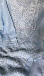thread detail on the kurta piece
