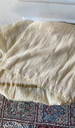 将图像加载到图库查看器中， Dupatta in mul chanderi