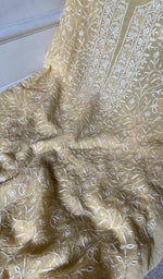 close view of the do taar and teen taar jaaldar chikankari with fine haath ki jaali