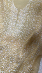thread detail on the kurta piece