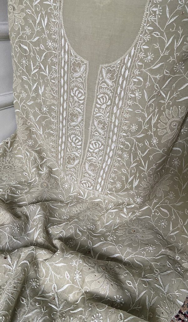 dupatta detail with the border work