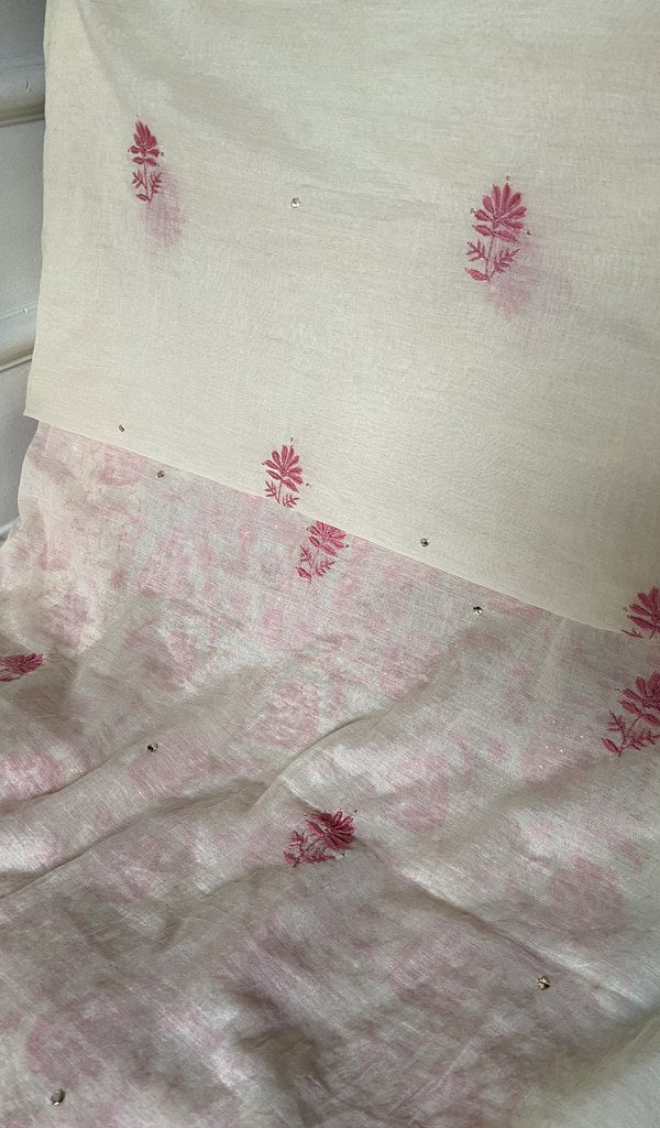 border and hem of the dupatta