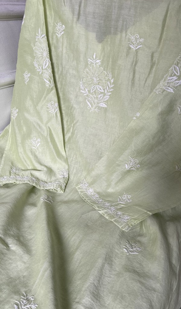 border and hem of the dupatta