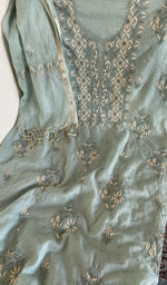Dupatta laid over the kurta, pure mul chanderi