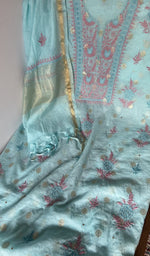 Dupatta laid over the kurta, pure mul chanderi
