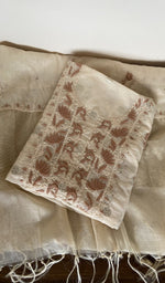 Gala and neckline of the beige kurta
