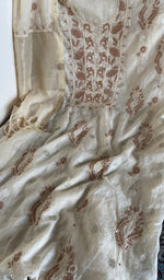 Dupatta laid over the kurta, pure mul chanderi