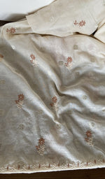 Dupatta border detail