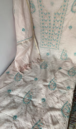 Dupatta laid over the kurta, pure mul chanderi