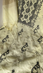 Kurta front laid out with the dupatta over it