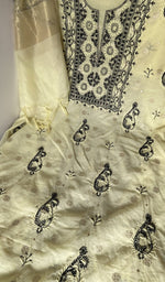 Dupatta laid over the kurta, pure mul chanderi
