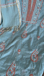 Kurta front laid out with the dupatta over it