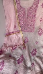 Dupatta laid over the kurta, pure mul chanderi