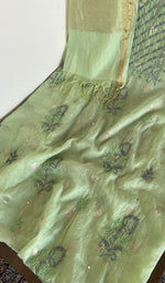 Close look at the fine contrast chikankari