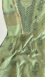 Dupatta laid over the kurta, pure mul chanderi