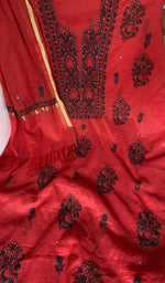 Close look at the fine contrast chikankari