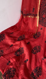 Kurta front laid out with the dupatta over it