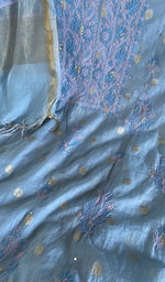 Kurta front laid out with the dupatta over it