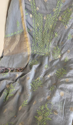 Dupatta laid over the kurta, pure mul chanderi
