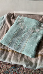 将图像加载到图库查看器中， Aqua mul chanderi kurta piece folded, badla and mukaish work in view
