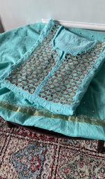 将图像加载到图库查看器中， Close up of the thread work