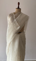 The drape seen from the front