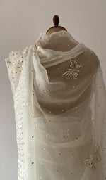 Close on the body of the saree