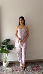 The plain matching pant