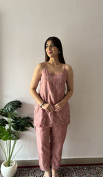 The plain matching pant