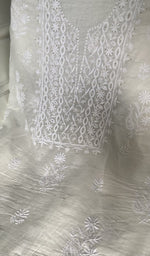 将图像加载到图库查看器中， Border and hem of the white mul chanderi