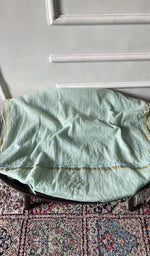 将图像加载到图库查看器中， Chikankari across the body of the mint kurta piece