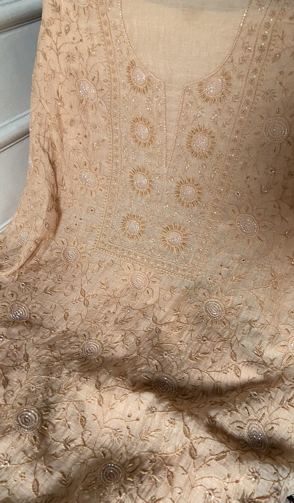 close view of the hand embroidery, peach pure mul chanderi