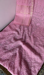 Close look at the do taar and teen taar jaaldar chikankari with haath ki jaali