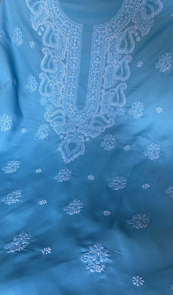 Fine chikankari with haath ki jaali in close view