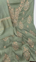 Kurta laid flat with the dupatta, do taar and teen taar chikankari