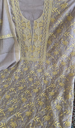 Do taar and teen taar jaaldar chikankari on the grey kurta