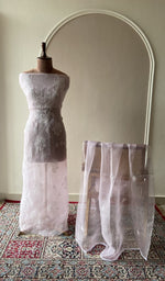 Lilac pink organza silk set on the mannequin with its dupatta