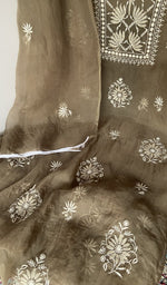 Do taar and teen taar chikankari across the body of the kurta piece