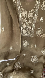 The dupatta, corner and border