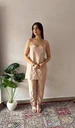 The plain matching pant