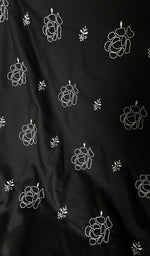 thread detail on the kurta piece