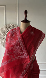 将图像加载到图库查看器中， Red cotton voile saree, full length on the mannequin