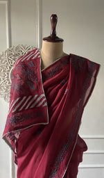 将图像加载到图库查看器中， Maroon cotton voile saree, full length on the mannequin