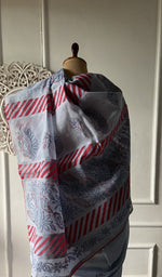 Load image into Gallery viewer, Chikankari and border together on the grey saree