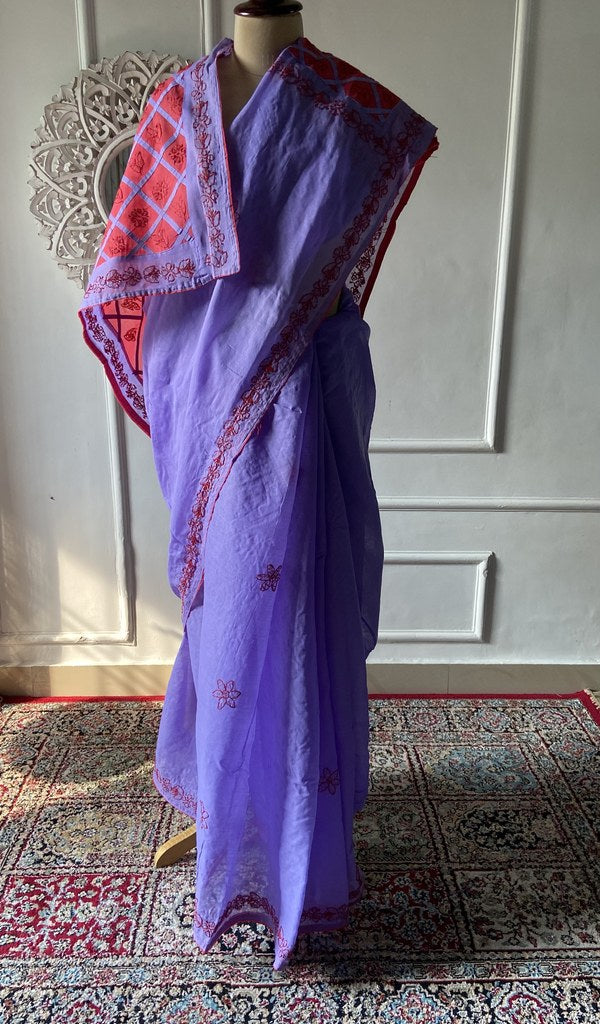 Pallu of the lavender saree, chikankari worked across it